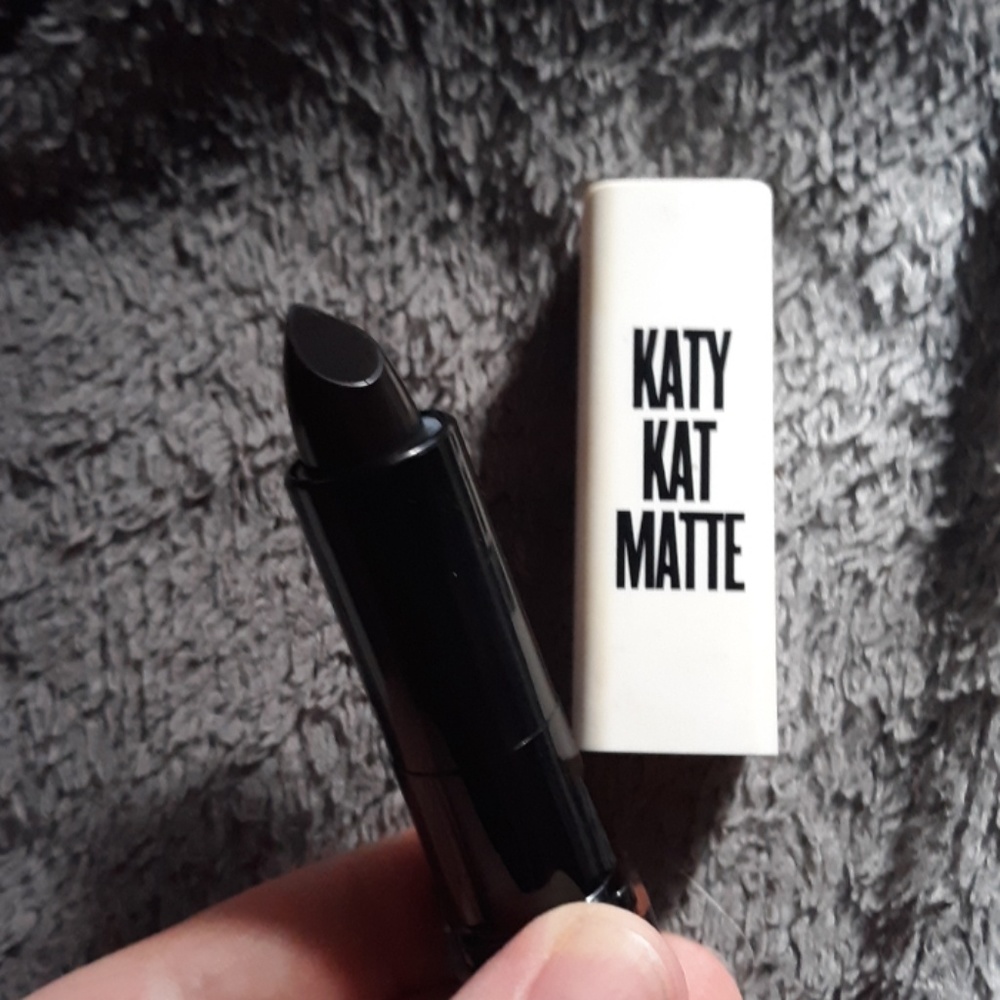 Lipstick - Picture 3 of 3